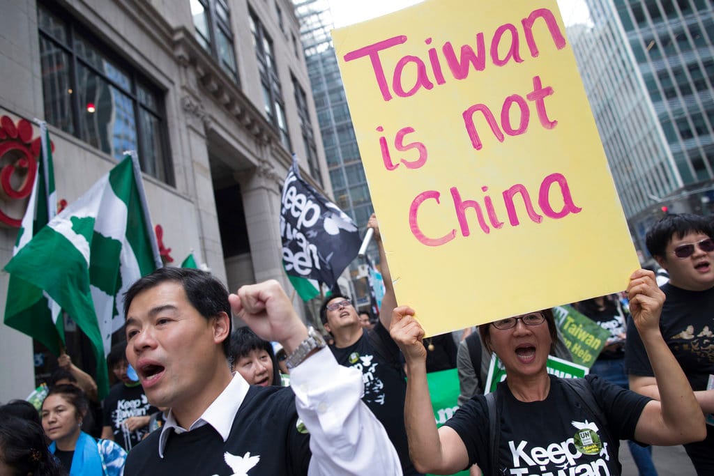 Amici ma ognuno a casa propria